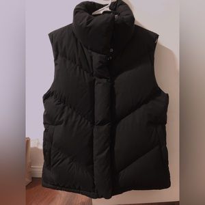 *SOLD* Aritzia the cloud puff vest